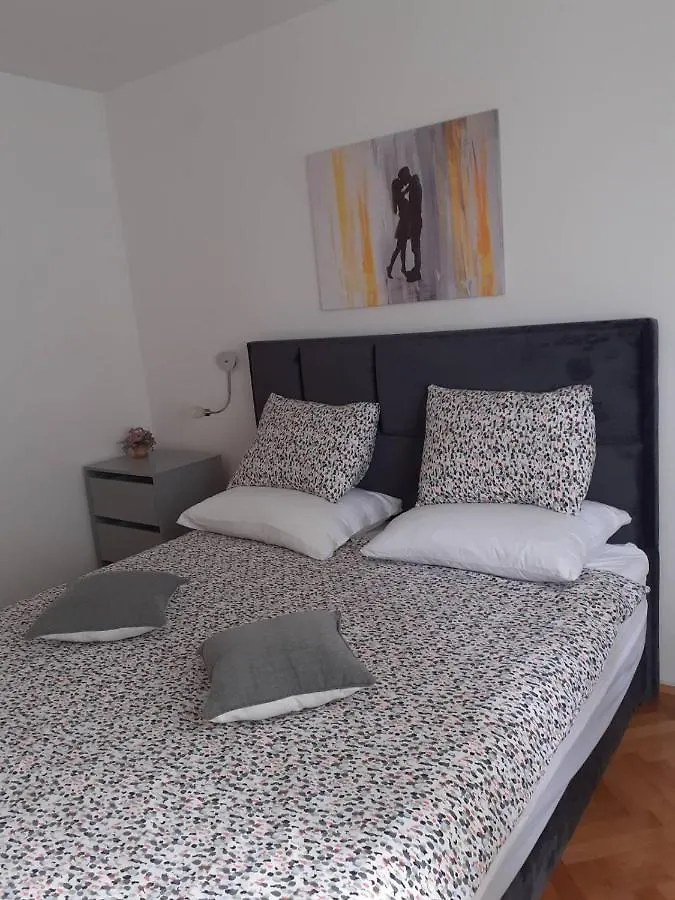 Apartman S Pogledom Na More - Nada Pola