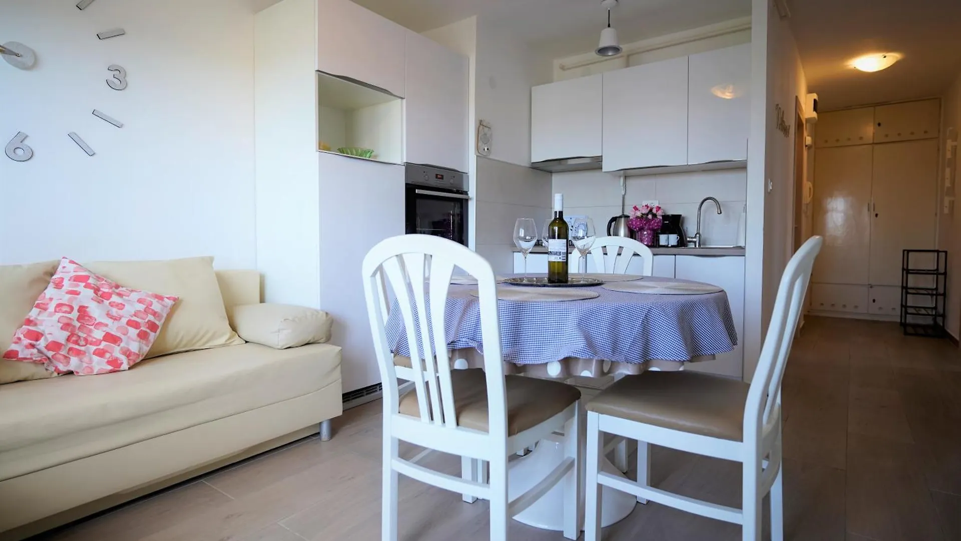 Apartman S Pogledom Na More - Nada Pola